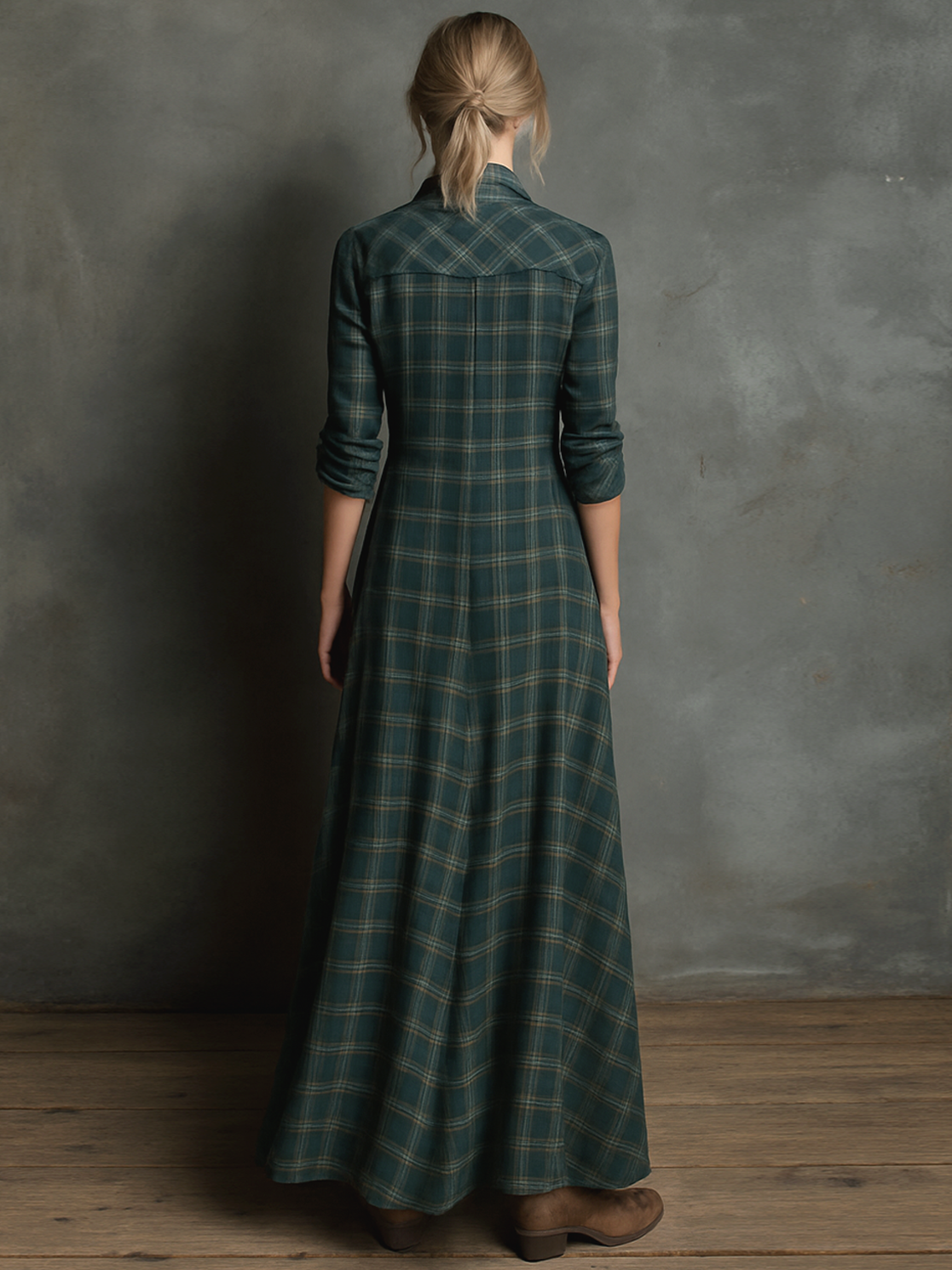 Maxi sukienka w paski z kołnierzykiem